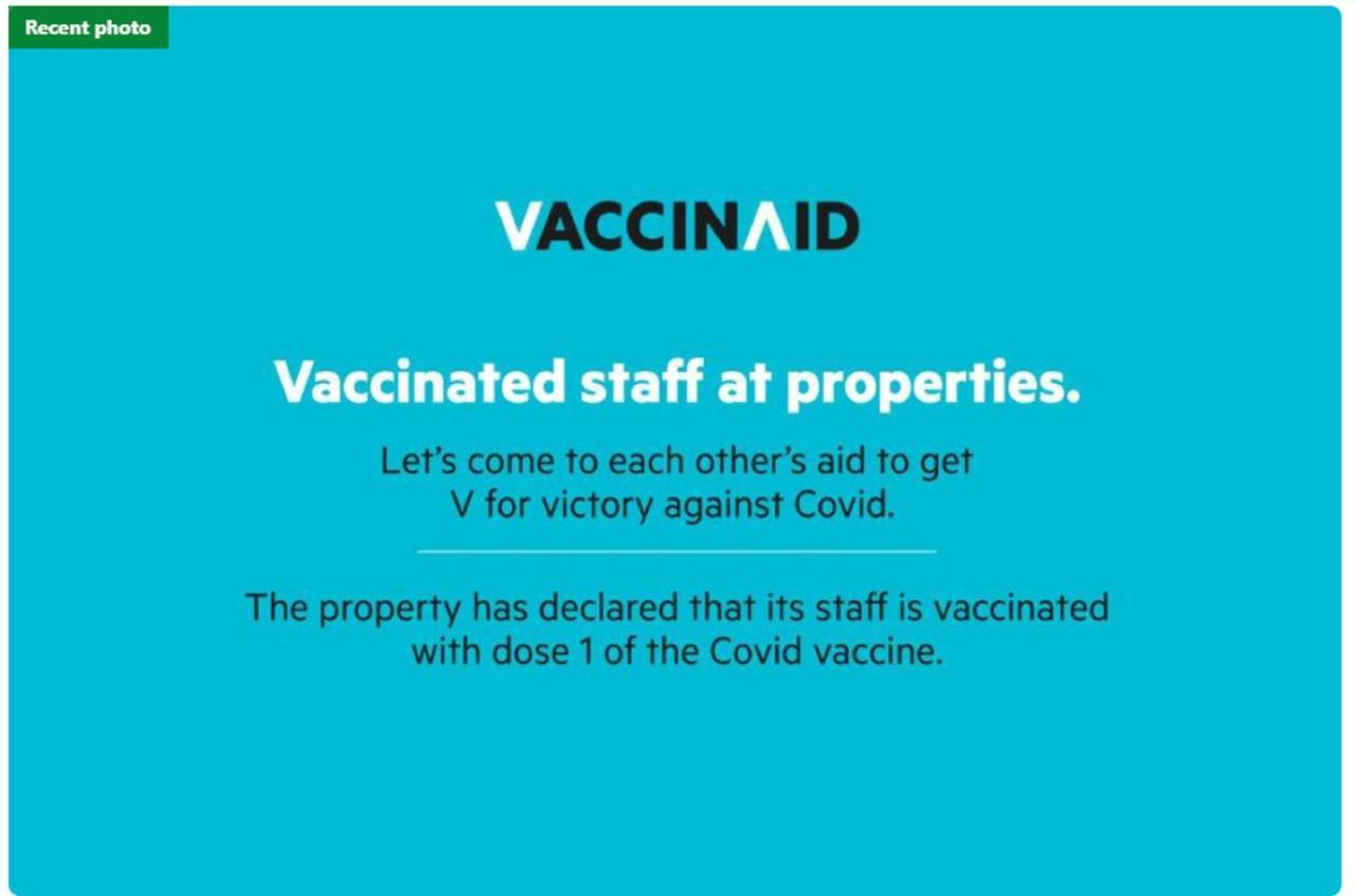 Vaccinated Staff - Oyo 1230 Kampoeng Osing Syariah Guesthouse Banyuwangi  Exterior photo